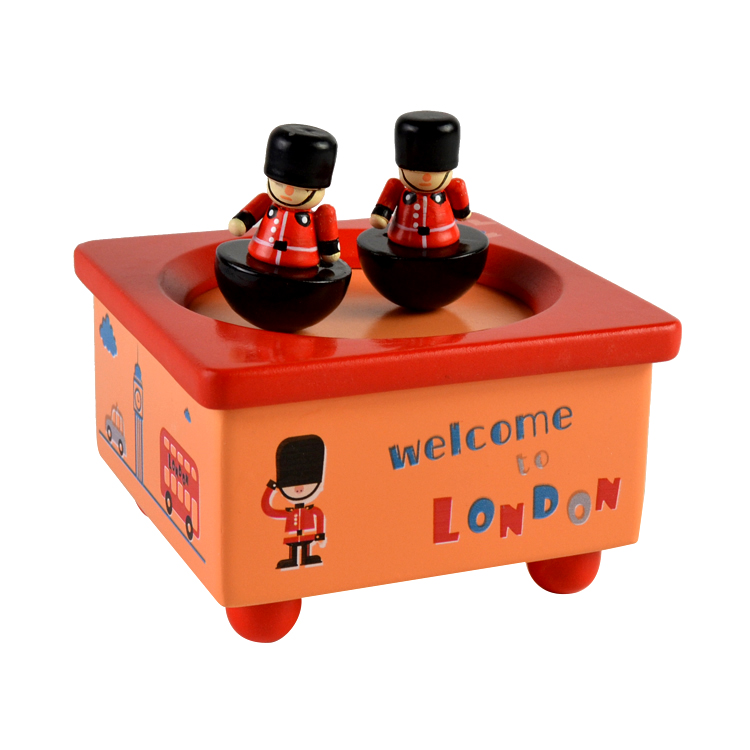 Custom wooden toy wind up music box with 2 LONDON soldiers dancing figurine 55803207